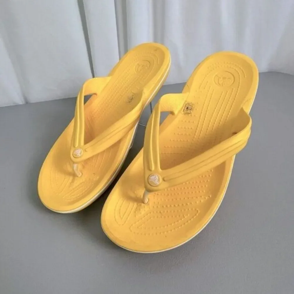 CROCS MENS YELLOW FLIP FLOPS SIZE 11